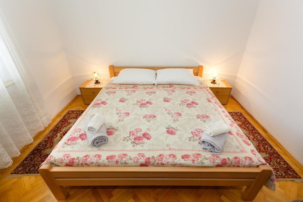 Apartment Nevenka クルク エクステリア 写真
