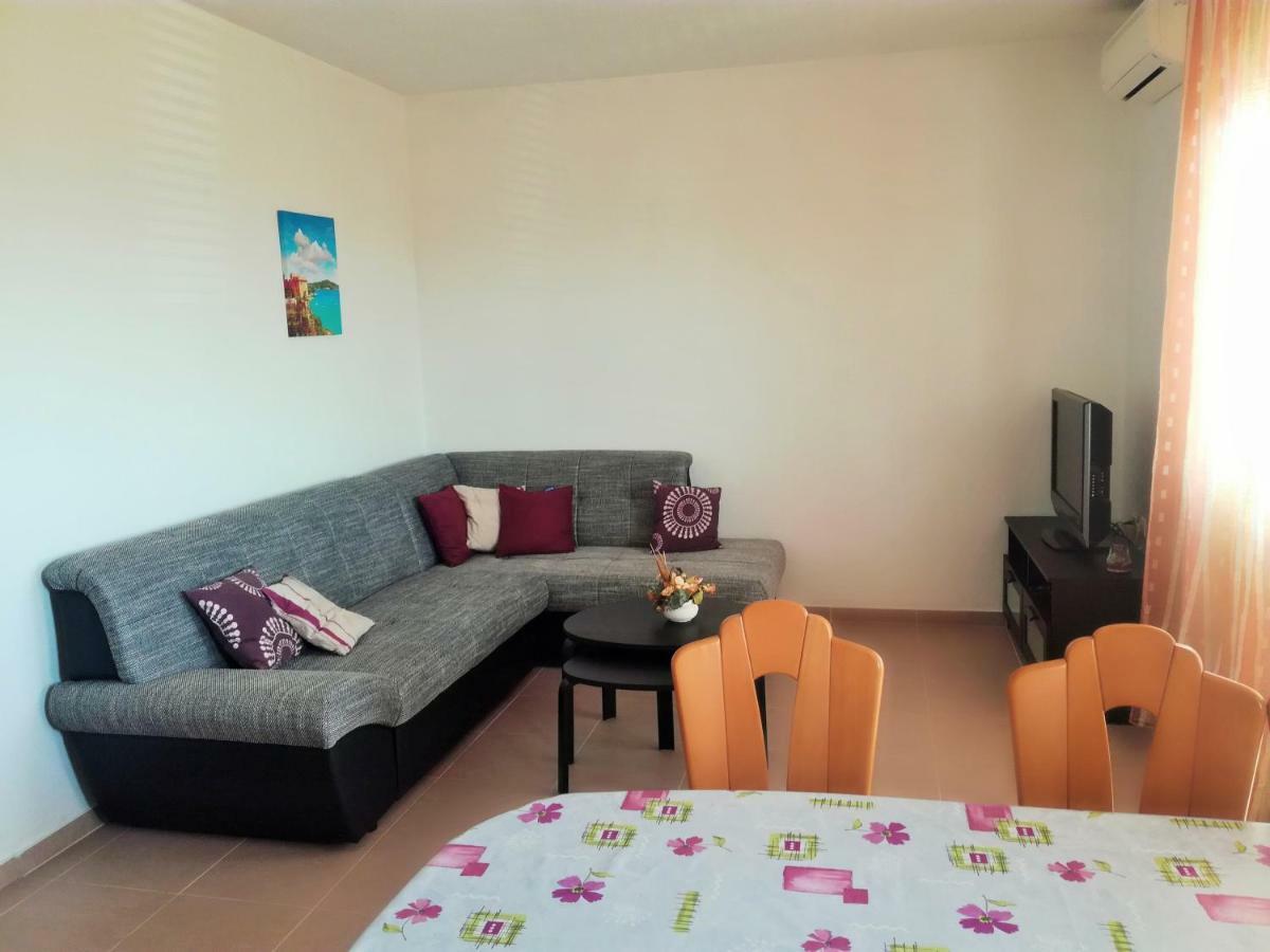 Apartment Nevenka クルク エクステリア 写真
